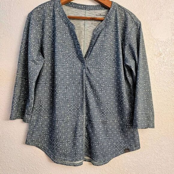 NWOT L.L.  BEAN V-neck Flattering Elbow length Top in Spring Green: Comfy Effort - Picture 1 of 5